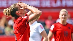 DFB-Spielerin Simone Laudehr ist enttäuscht. DFB-Spielerin Simone Laudehr ist enttäuscht. © dpa Fotograf: Carmen Jaspersen