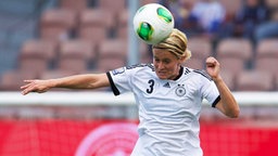 Die deutsche Nationalspielerin Saskia Bartusiak Die deutsche Nationalspielerin Saskia Bartusiak © imago/Camera 4