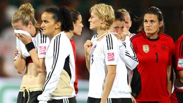 Frust bei den deutschen Fußballerinnen nach dem Aus im WM-Viertelfinale 2011 © picture-alliance/sampics 