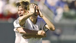 Ariane Hingst (l.) bejubelt mit Torschützin Nia Künzer das Golden Goal im WM-Finale 2003 © imago/Hoch Zwei/Sportstock 
