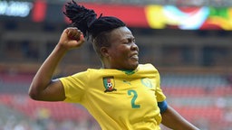 Kameruns Christine Manie bejubelt ihren Treffer.