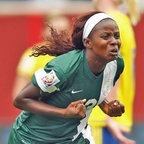 Nigerias Ngozi Okobi bejubelt einen Treffer.
