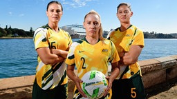 Die australischen Nationalspielerinnen Emily Gielnick, Gema Simon und Laura Alley (v.l.) © imago images / AAP 