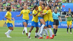 Jubel bei den brasilianischen Fußballerinnen © imago images / PanoramiC 