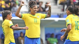 Jubel bei der brasilianischen Nationalspielerin Cristiane (M.) © picture alliance/dpa