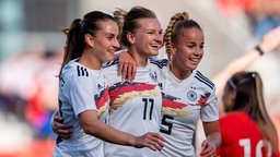 Jubel bei der deutschen Frauen-Nationalmannschaft © imago images / photoarena Foto: Eisenhuth