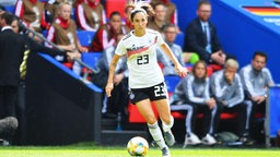 Die deutsche Frauenfußball-Nationalspielerin Sara Doorsoun © imago images / Jan Huebner
