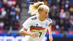 Die deutsche Frauenfußball-Nationalspielerin Lea Schüller © imago images / Jan Huebner