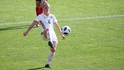 Leonie Maier während eines Spiels der deutschen Fußball-Nationalmannschaft der Frauen. © picture alliance/dpa/firo Sportphoto/Augenklick Foto: Jürgen Fromme