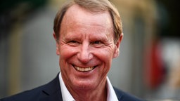Der ehemalige Fußball-Bundestrainer Berti Vogts lächelt. © dpa picture alliance Foto: Patrick Seeger