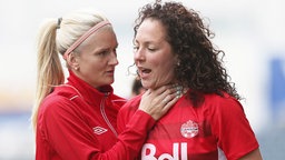 Die früheren kanadischen Nationalspielerinnen Kaylyn Kyle und Carmelina Moscato (v.l., Foto aus dem Jahr 2014) © picture alliance / empics 