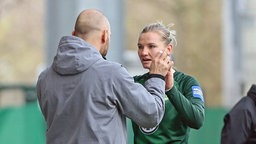 Stephan Lerch, Trainer des VfL Wolfsburg mit Nationalmannschaftskapitänin Alexandra Popp © Imago / foto2press Foto: Imago / foto2press