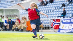 Die norwegische Fußball-Nationalspielerin Therese Asland