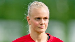 Die norwegische Fußball-Nationalspielerin Karina Saevik