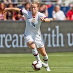 Die US-amerikanische Fußball-Nationalspielerin Emily Sonnett