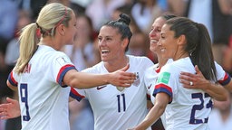 Jubel bei den US-Amerikanischen Fußballerinnen © imago images / PA Images 