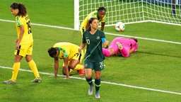 Australiens Samantha Kerr (vorne) bejubelt einen Treffer. © picture alliance / empics Foto: John Walton