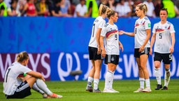 Deutschlands Spielerinnen sind frustriert. © imago images / Bildbyran 