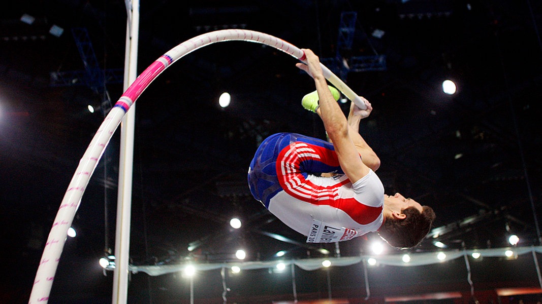 Renaud Lavillenie bei der Hallen-EM 2011 in Paris © picture alliance/Chai von der Laage Foto: Chai von der Laage