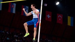 Renaud Lavillenie bei der Hallen-EM 2011 in Paris © picture alliance / dpa Foto: Bernd Thissen