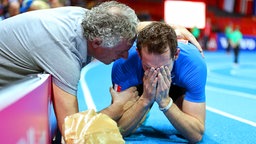 Renaud Lavillenie (r.) und sein Trainer Philippe d'Encausse © picture alliance / dpa Foto: Christian Charisius