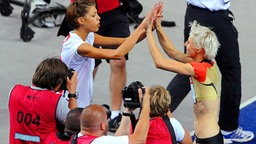 Blanka Vlasic (l.) und Ariane Friedrich bei der WM 2009 in Berlin. © Witters Foto: TimGroothuis