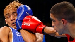 Der britische Boxer Muhammad Ali (r.) beim Kampf gegen Yoel Segundo aus Venezuela © dpa - Bildfunk Foto: Valdrin Xhemaj