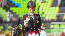 Die britische Dressurreiterin Charlotte Dujardin © imago/Bildbryan