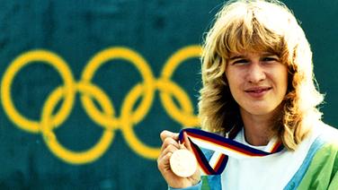 1988: das Golden-Slam-Jahr von Tennis-Ikone Steffi Graf (Brühl), hier bei der Einzel-Siegerehrung in Seoul © ullstein bild - Rzepka 