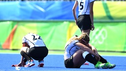 Deutschlands Cecile Pieper (l.) und Nike Lorenz sind enttäuscht. © DPA Bildfunk Foto: Sebastian Kahnert