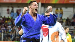 Der tschechische Judoka Lukas Krpalek jubelt. © Imago/Panoramic