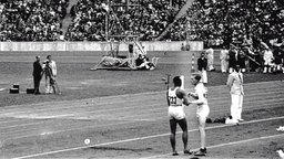 Luz Long und Jesse Owens bei Olympia 1936 © NDR Foto: