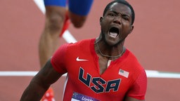 US-Sprinter Justin Gatlin schreit seine Freude heraus. © dpa - Bildfunk Foto: Friso Gentsch