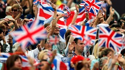 Britische Fans jubeln den Athleten zu. © dpa-bildfunk Foto: Tal Cohen