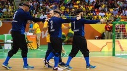 Die schwedischen Goalball-Spieler Jimmy Björkstrand, Stefan Gahne und Fatmir Seremeti (v.l.n.r.) © imago/Bildbryan