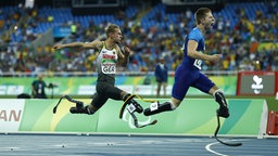 Sprinter Johannes Floors (l.) in der deutschen 4x100-Meter-Staffel in Rio de Janeiro © Binh Truong/DBS Foto: Binh Truong