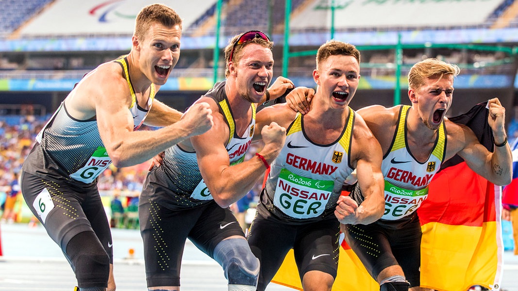 Die deutsche 4x100-Meter-Staffel mit Markus Rehm, David Behre, Felix Streng und Johannes Floors (v.l.n.r.) in Rio de Janeiro © dpa - Bildfunk Foto: Jens Büttner