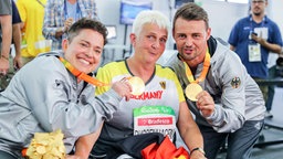 Die deutschen Leichtathleten Birgit Kober, Marianne Buggenhagen und Heinrich Popow © dpa - Bildfunk Foto: Kay Nietfeld