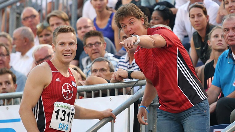 Steffi Nerius (r.) spricht mit Markus Rehm. © Imago/Annegret Hilse 