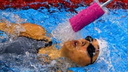 Die US-amerikanische Schwimmerin Letticia Martinez (S11) über 100 m Rücken © dpa - Bildfunk Foto: Bob Martin