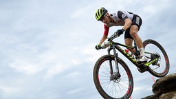 Der schweizer Mountainbiker Nino Schurter © dpa Foto: Michael Kappeler