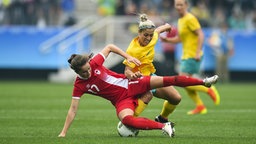 Kanadas Jessie Fleming (l.) im Zweikampf mit Australiens Katrina Gorry (r.) © picture alliance / dpa 