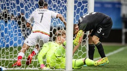 Mexikos Rodolfo Pizarro (l.) trifft gegen Deutschland. © imago/Agencia EFE