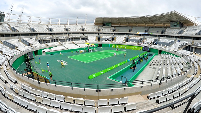 Blick in das olympische Tennisstadion in Rio © picture alliance / Pacific Press Foto: Joao Mattos